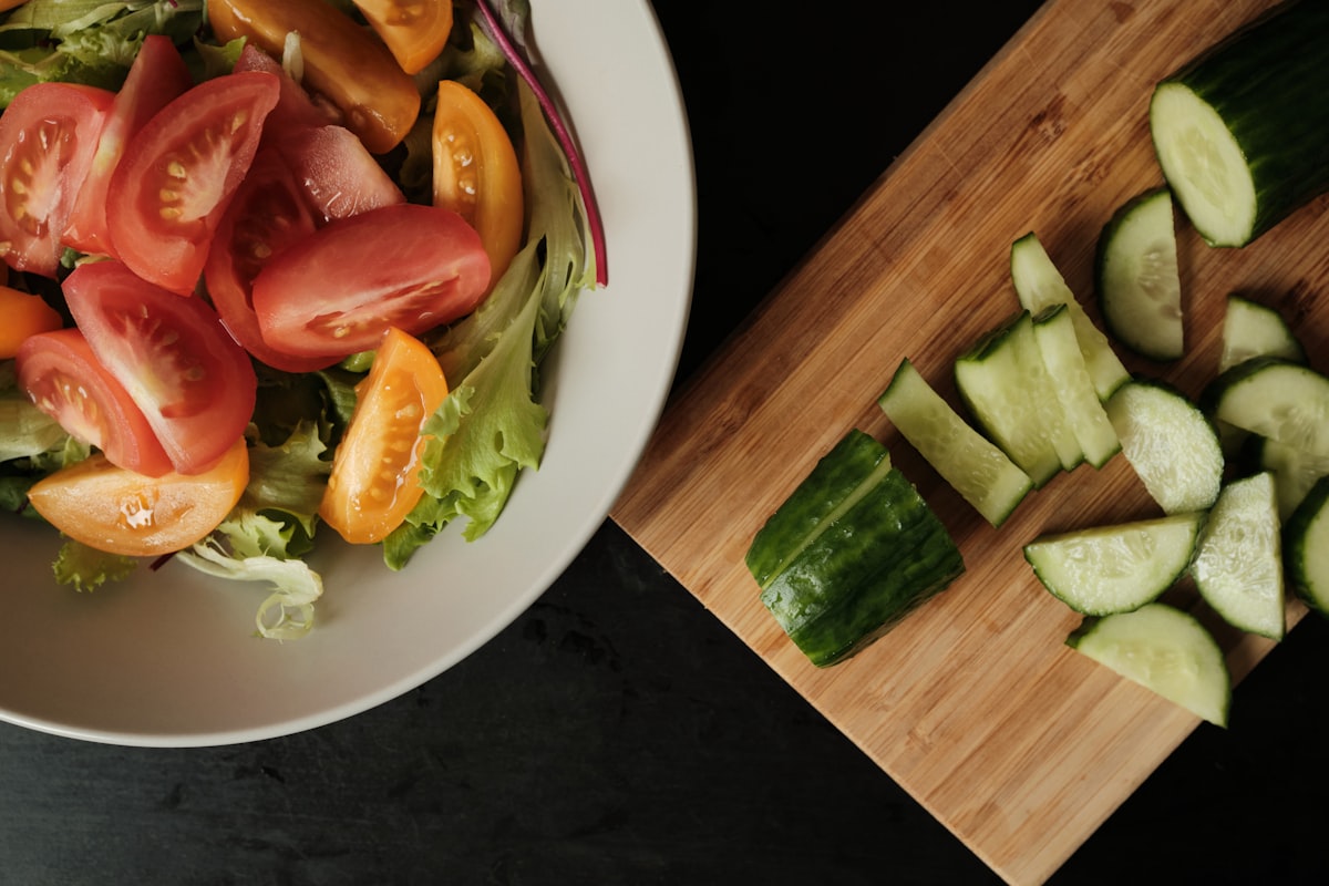 Déjeuner équilibré avec légumes et protéines